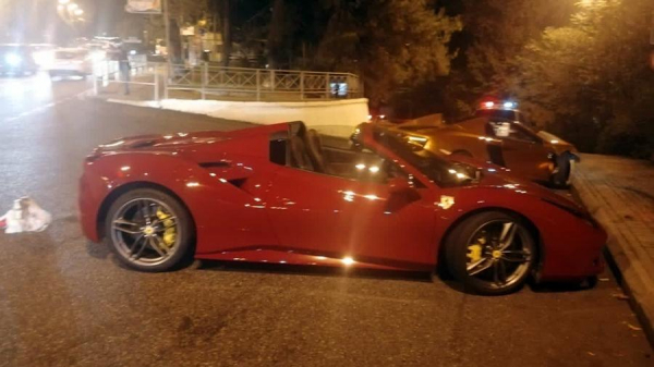 В Сочи столкнулись спорткары Mercedes Mclaren и Ferrari