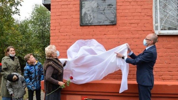 В Краснодаре открыли памятную доску Почётному гражданину города Крониду Обойщикову В Краснодаре открыли памятную доску Почётному гражданину города Крониду Обойщикову