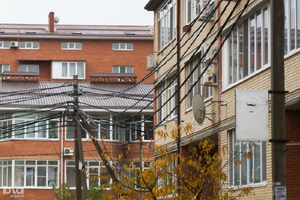 &laquo;Поставить антенны 5G, облучить до потери сознания, а потом чипировать&raquo;. Почему россияне боятся вышек сотовой связи?