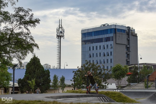 &laquo;Поставить антенны 5G, облучить до потери сознания, а потом чипировать&raquo;. Почему россияне боятся вышек сотовой связи?