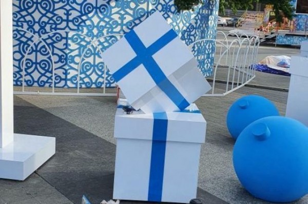 В Краснодаре восстановили испорченные вандалами элементы главной елки