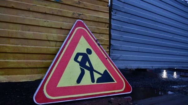 В Краснодаре для строительства участка сети ливневой канализации ограничат движение транспорта по пер. Топольковому