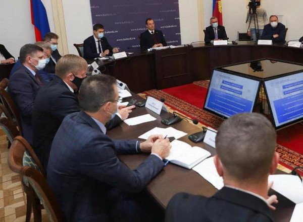 В ЗСК проанализировали эффективность борьбы с контрафактным алкоголем