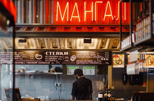 «Цель — дать каждому то, что ему хочется». Соучредитель «Петрушки» — о философии сети, пицце, экологии и самой быстрой доставке