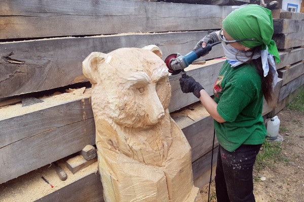 Девушка и бензопила. Интервью с Анастасией Каминской о том, как увлечение стало бизнесом