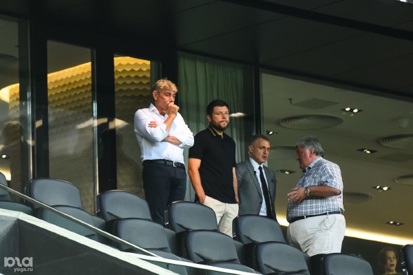 «Галицкий готов доверять своим людям». Российские журналисты и комментаторы о смене главного тренера в ФК «Краснодар» «Галицкий готов доверять своим людям». Российские журналисты и комментаторы о смене главного тренера в ФК «Краснодар»