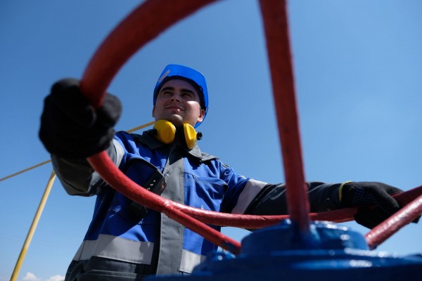 &laquo;Идти вперед намеченным курсом&raquo;. Интервью с гендиректором компании &laquo;Газпром добыча Краснодар&raquo; Андреем Захаровым