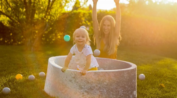 &laquo;Не делай то, что делает тебя мужиком&raquo;. Интервью с создательницей бассейнов с шариками 