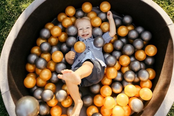 &laquo;Не делай то, что делает тебя мужиком&raquo;. Интервью с создательницей бассейнов с шариками 