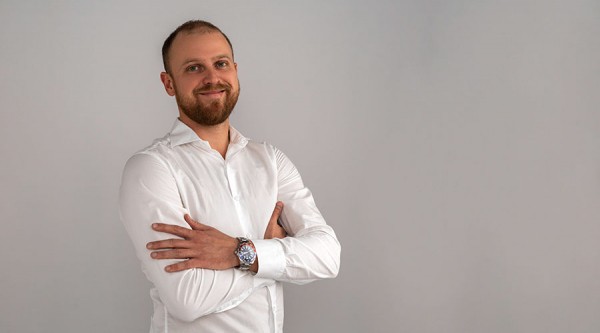 «Нужно болеть своим делом и заниматься им не ради денег». Интервью с директором группы компаний «Медика» Артемом Савостиным