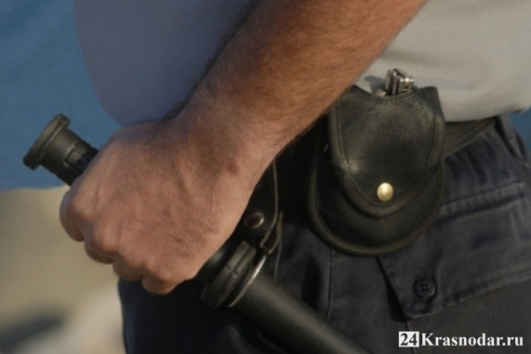 Полицейский избил, вымогал деньги и отобрал машину автовладельца