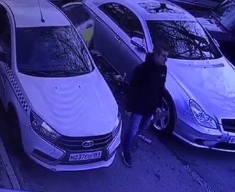 Кто виноват? В соцсетях обсуждают, кто спровоцировал ДТП в Сочи (Видео) Кто виноват? В соцсетях обсуждают, кто спровоцировал ДТП в Сочи (Видео)