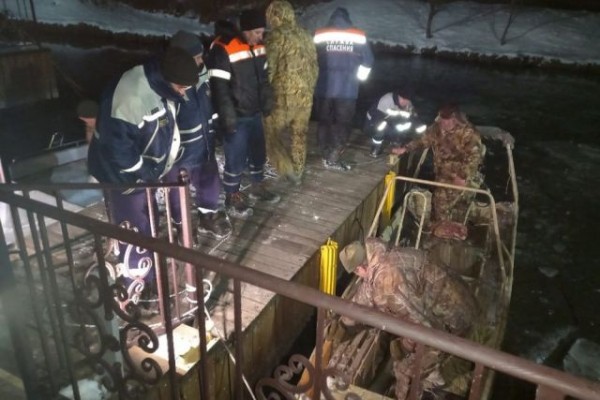 На Кубани спасли двух рыбаков, застрявших из-за непогоды в лимане