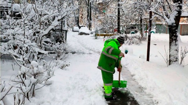 Управляющие компании Краснодара получили требование о расчистке от снега придомовых территорий