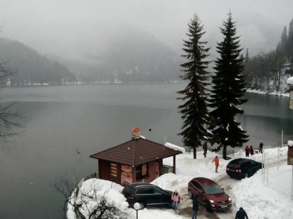 В Абхазии проезд на Рицу будет закрыт для некоторых автомобилей