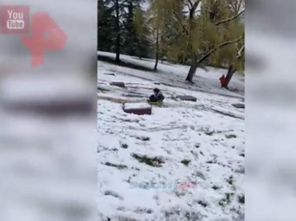 Дети в Сочи осквернили мемориал воинской славы (ВИДЕО) Дети в Сочи осквернили мемориал воинской славы (ВИДЕО)