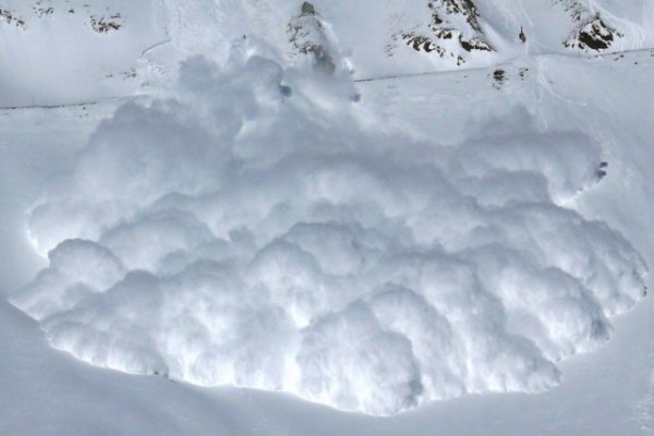 Инструктор спас мальчика из Новороссийска во время схода лавины в Домбае