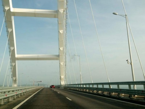 Автотрафик на Крымском мосту в каникулы превысил прошлогодние показатели