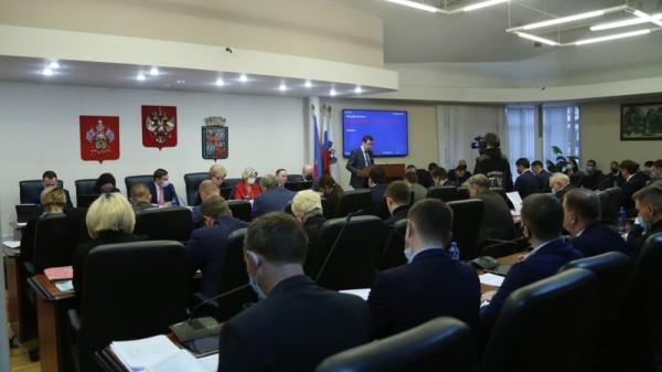 По решению Евгения Первышова в детской школе искусств завершат капремонт до конца 2021 года