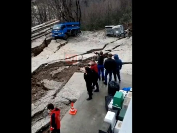 На улице Транспортной в Сочи сошел оползень (ВИДЕО) На улице Транспортной в Сочи сошел оползень (ВИДЕО)