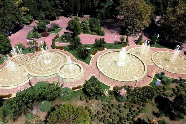 В Сочи впервые за 10 лет отреставрируют фонтаны у «Фестивального» В Сочи впервые за 10 лет отреставрируют фонтаны у «Фестивального»