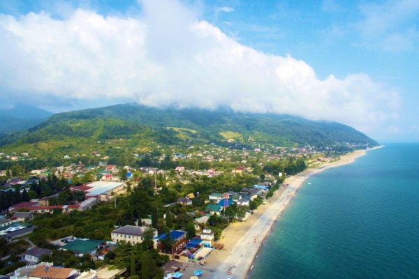 Экономным и бережливым россиянам вместо Сочи и Крыма предложили другой курорт Экономным и бережливым россиянам вместо Сочи и Крыма предложили другой курорт