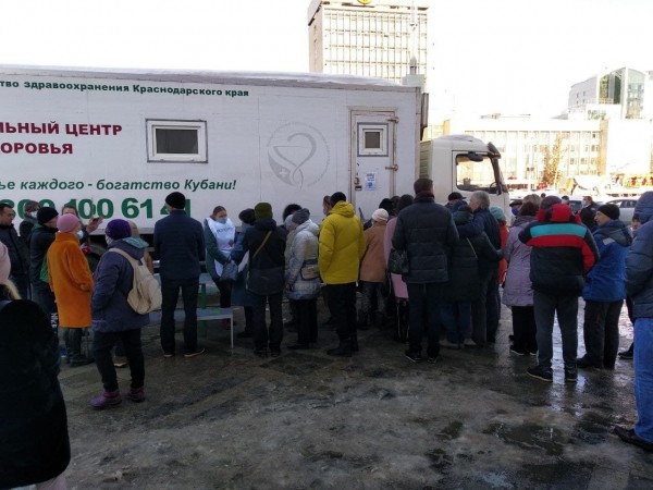 «Дедушку чуть не растерзали». Монологи краснодарцев из очереди на вакцинацию «Дедушку чуть не растерзали». Монологи краснодарцев из очереди на вакцинацию