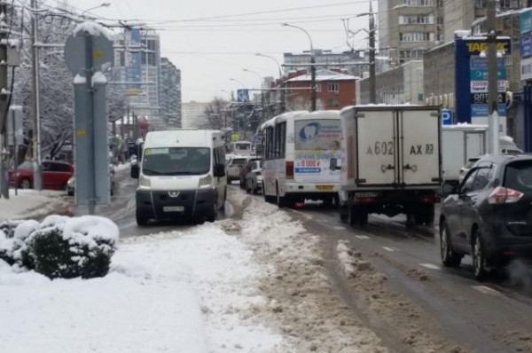 Снег равно пробки. Почему на Кубани любая непогода сулит коллапс на дорогах Снег равно пробки. Почему на Кубани любая непогода сулит коллапс на дорогах