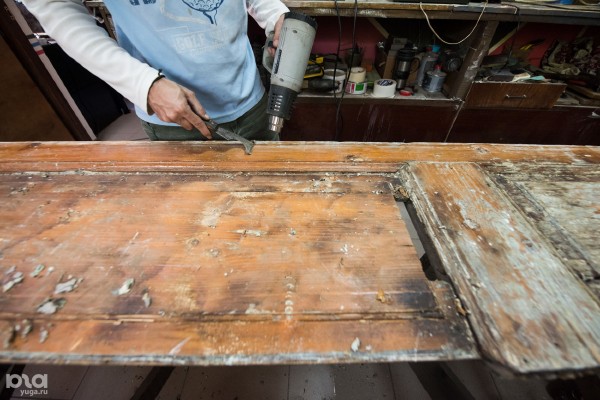 &laquo;Сделайте проще и не выделывайтесь&raquo;. Как жители Краснодара восстановили историческую дверь в центре города