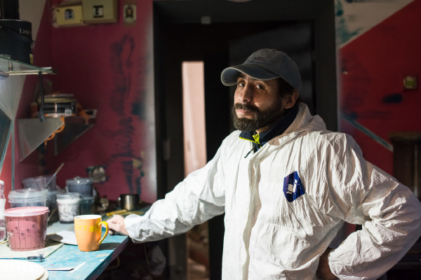 &laquo;Сделайте проще и не выделывайтесь&raquo;. Как жители Краснодара восстановили историческую дверь в центре города