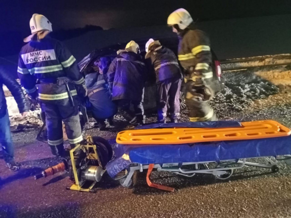 В Краснодарском крае столкнулись бензовоз, автобус, грузовик и две легковушки В Краснодарском крае столкнулись бензовоз, автобус, грузовик и две легковушки