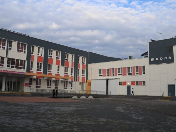 В Краснодаре в новую школу в районе Немецкой деревни перешли уже 450 детей В Краснодаре в новую школу в районе Немецкой деревни перешли уже 450 детей