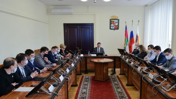 Лидерам политических партий и движений Краснодара представили проект развития городской среды «7 улиц» Лидерам политических партий и движений Краснодара представили проект развития городской среды «7 улиц»