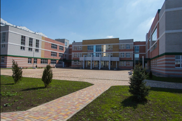 В новую школу в районе Немецкой деревни уже перешли 450 детей