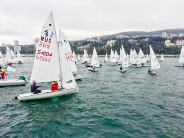Всероссийская парусная регата «Зимняя Ривьера» началась в Сочи Всероссийская парусная регата «Зимняя Ривьера» началась в Сочи