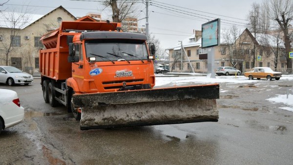В Краснодаре противогололедными материалами обработали более 260 участков улиц В Краснодаре противогололедными материалами обработали более 260 участков улиц