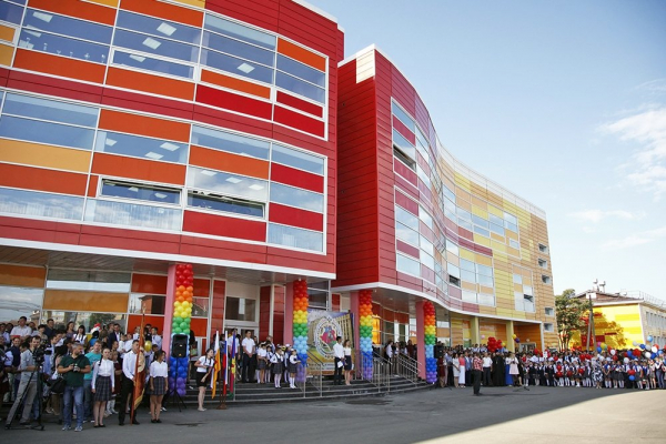 В новую школу в районе Немецкой деревни уже перешли 450 детей