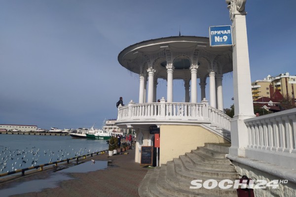 "Море в отпуске": показываем, что происходит на зимних пляжах в Сочи  (Фото)
