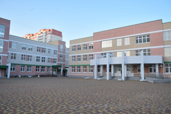 В новую школу в районе Немецкой деревни уже перешли 450 детей