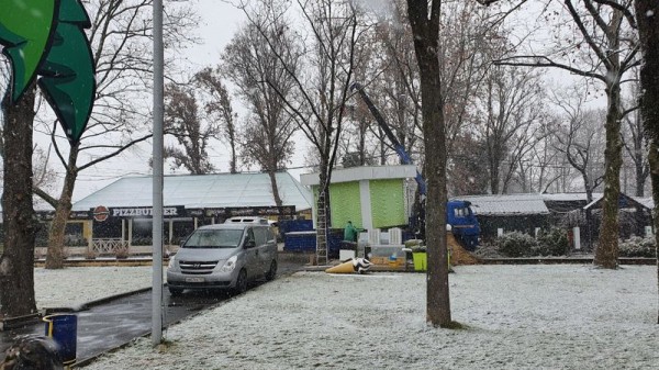 В парке «Солнечный Остров» в Краснодаре сносят 89 незаконных временных сооружений В парке «Солнечный Остров» в Краснодаре сносят 89 незаконных временных сооружений