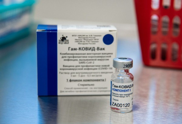 &laquo;Мама пыталась меня разубедить, говоря, что я буду бесплодной&raquo;. Истории людей, привившихся вакциной &laquo;Спутник V&raquo;