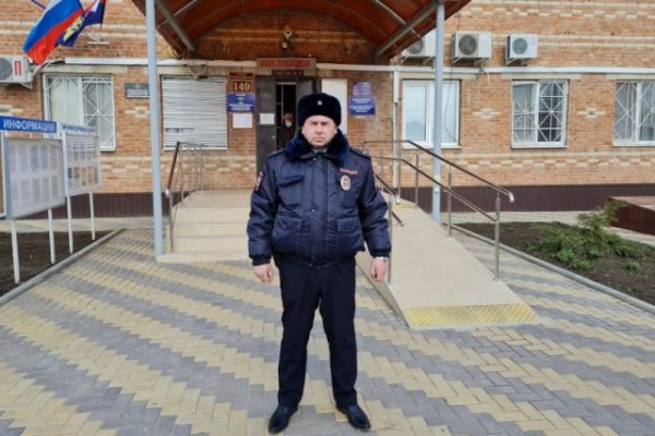 На Кубани участковый спас 10-летнюю девочку, отравившуюся угарным газом На Кубани участковый спас 10-летнюю девочку, отравившуюся угарным газом