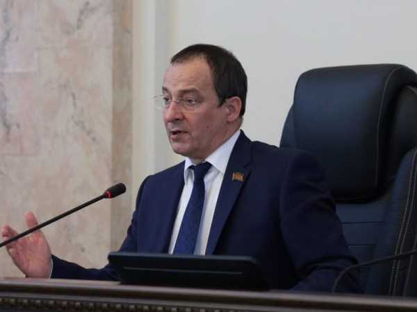 Юрий Бурлачко поздравил крымских парламентариев с годовщиной воссоединения Крыма с Россией