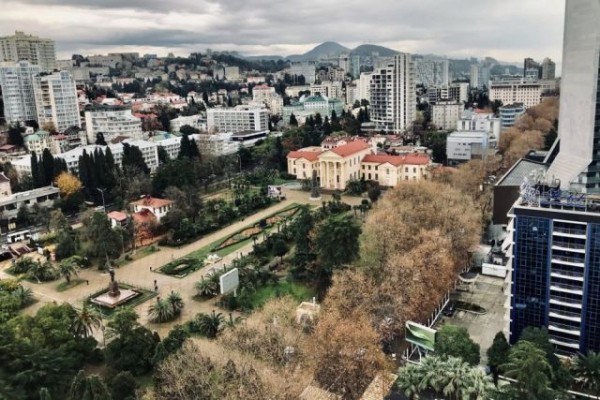 Сочи вошел в топ-3 популярных для путешествий городов этим летом