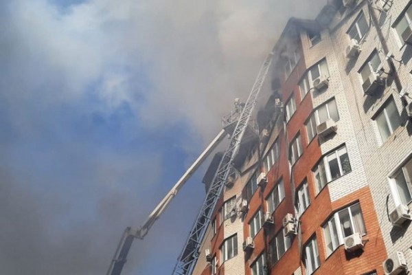 МЧС: на мансардном этаже дома в Анапе пожаром повреждено 23 квартиры МЧС: на мансардном этаже дома в Анапе пожаром повреждено 23 квартиры