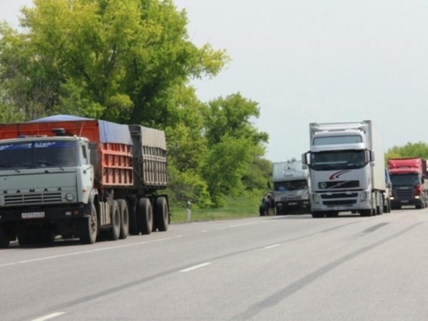 В ЗСК предложили сохранять краевые автотрассы за счет платы с грузовиков В ЗСК предложили сохранять краевые автотрассы за счет платы с грузовиков