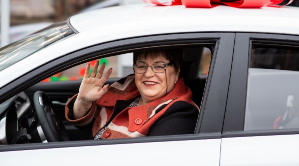 &laquo;Я просто очень счастлива&raquo;. Жительница Кубани выиграла автомобиль