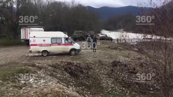 На Кубани упала в реку машина с пассажирами. Два человека погибли
На Кубани упала в реку машина с пассажирами. Два человека погибли