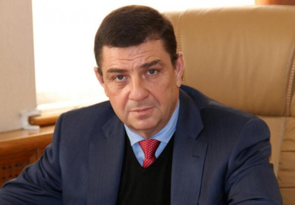 
                                Угрожал расправой: задержанного главу Майкопа подозревают в вымогательстве
                            