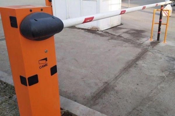 В Краснодаре убрали 75 шлагбаумов, закрывавших проезд спецслужбам
В Краснодаре убрали 75 шлагбаумов, закрывавших проезд спецслужбам